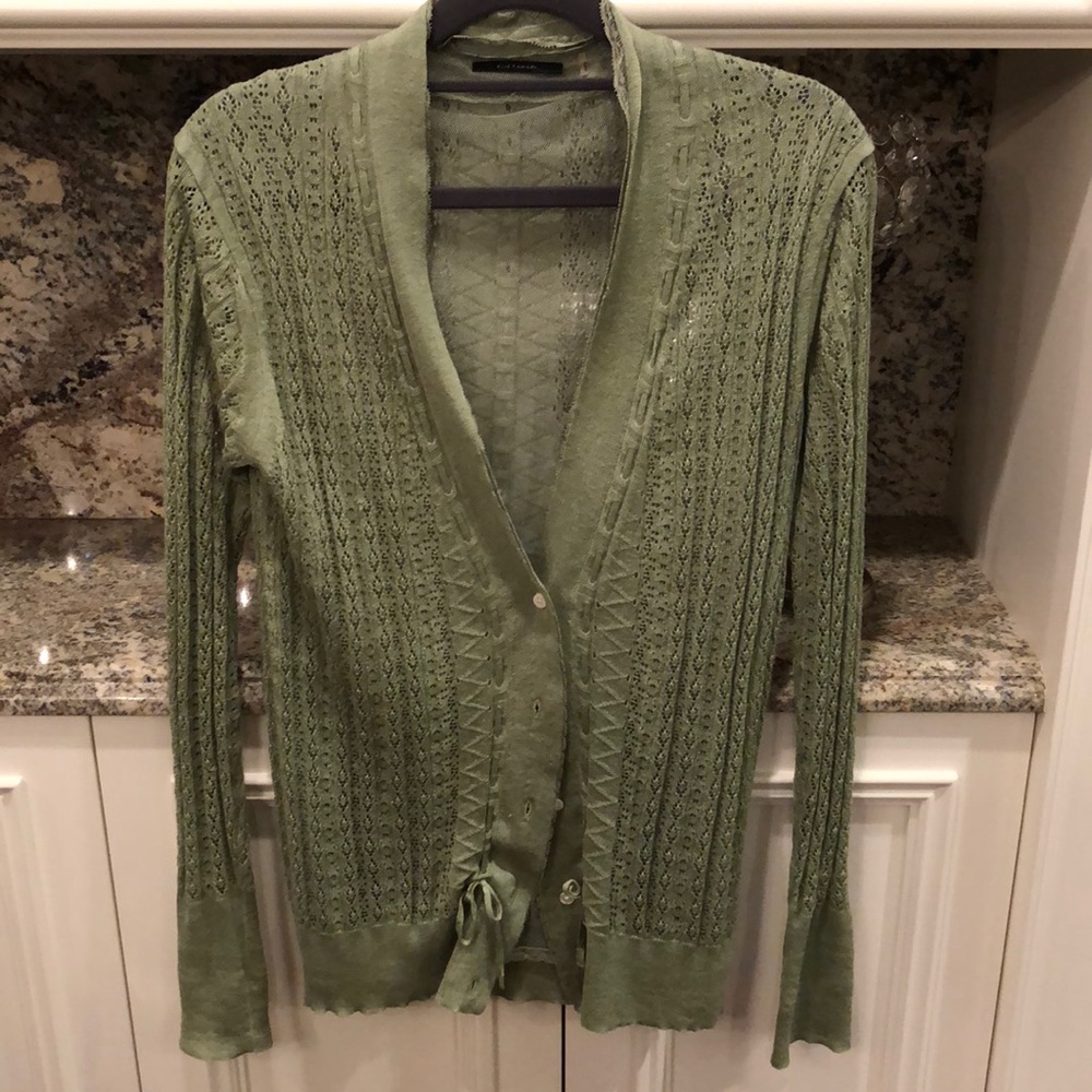 TAHARI - GORGEOUS Elie Tahari Light Green Sweater!